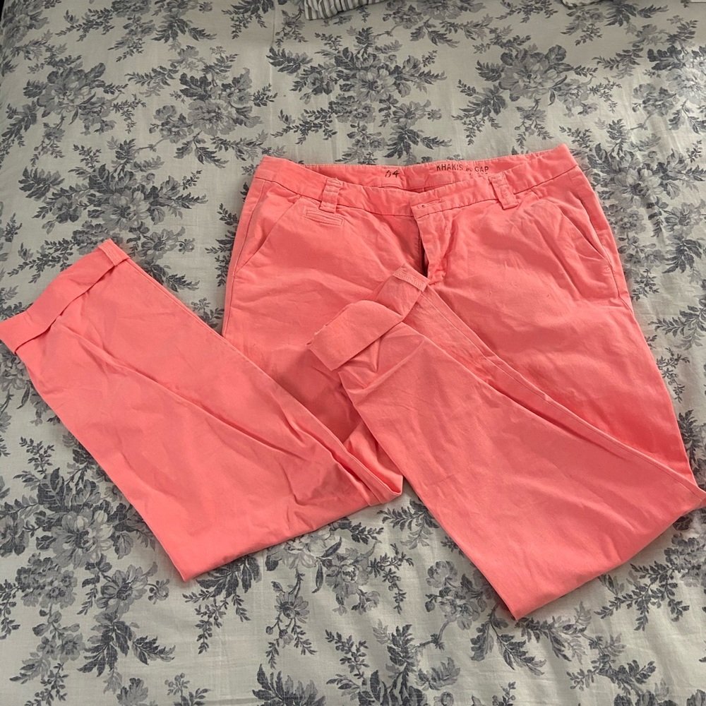 BRIGHT CORAL GAP CROPPED KHAKI